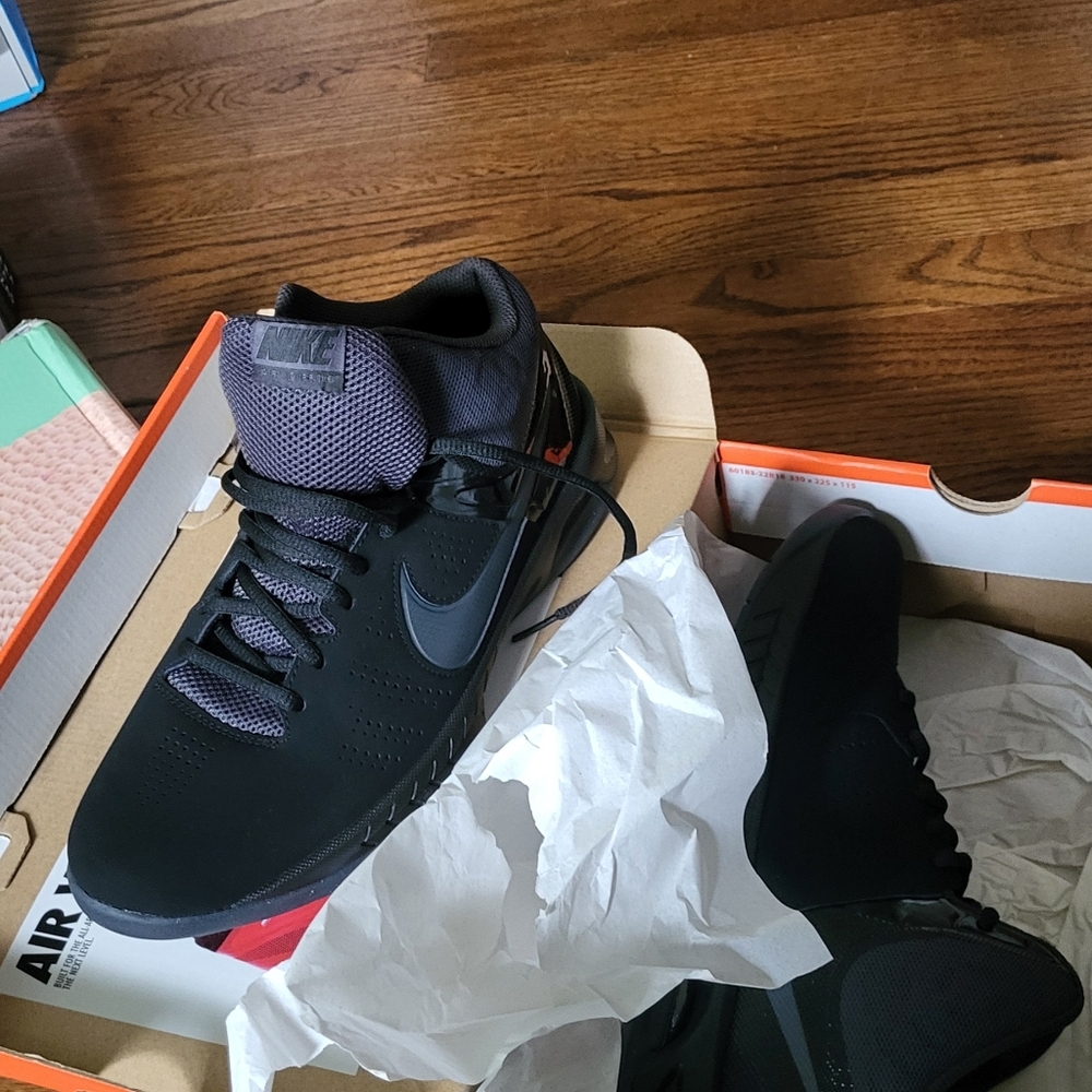 Nike Men's Black and Gray Sneakers